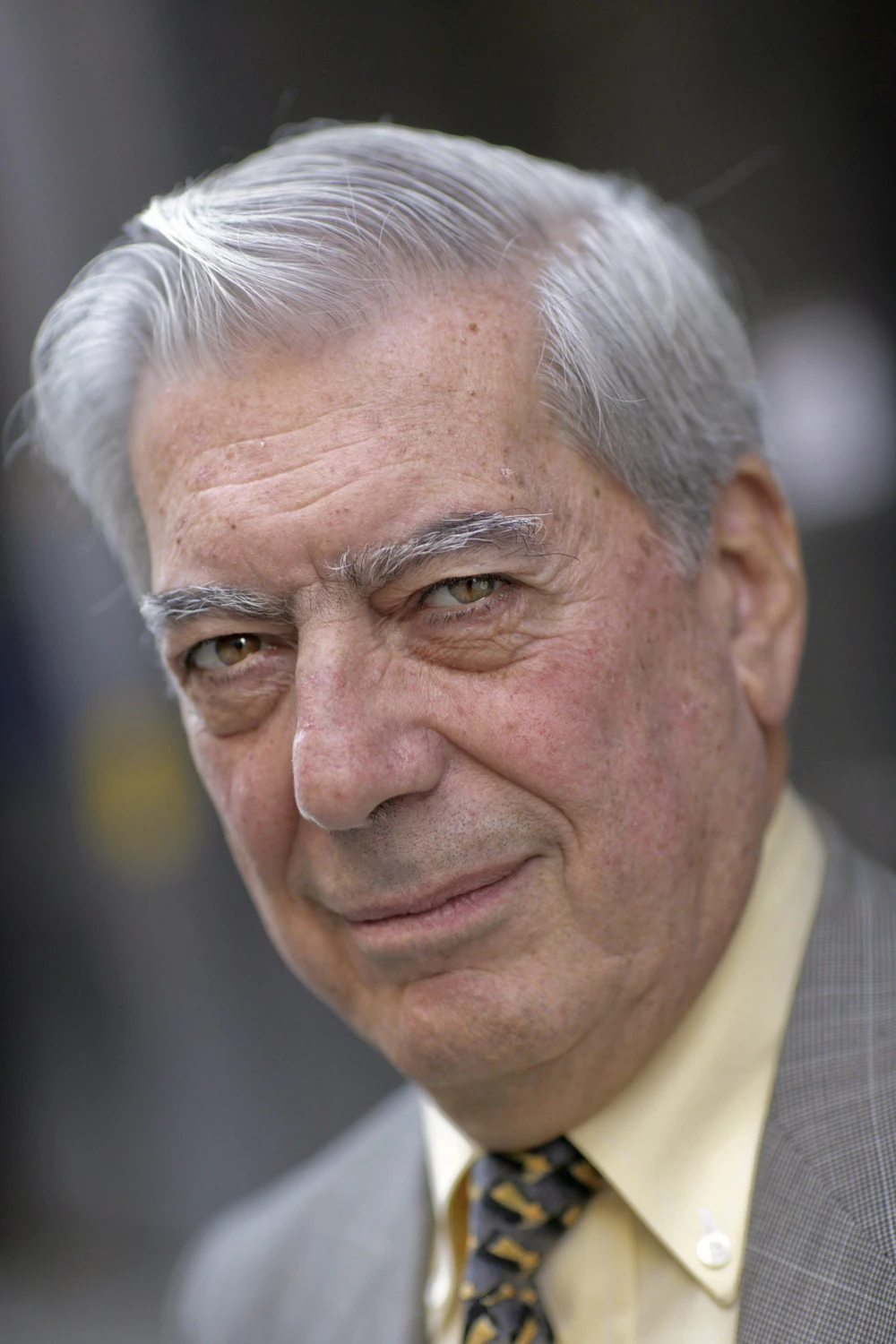 Nhà văn Mario Vargas Llosa (Peru) nhận giải Nobel Văn chương 2010